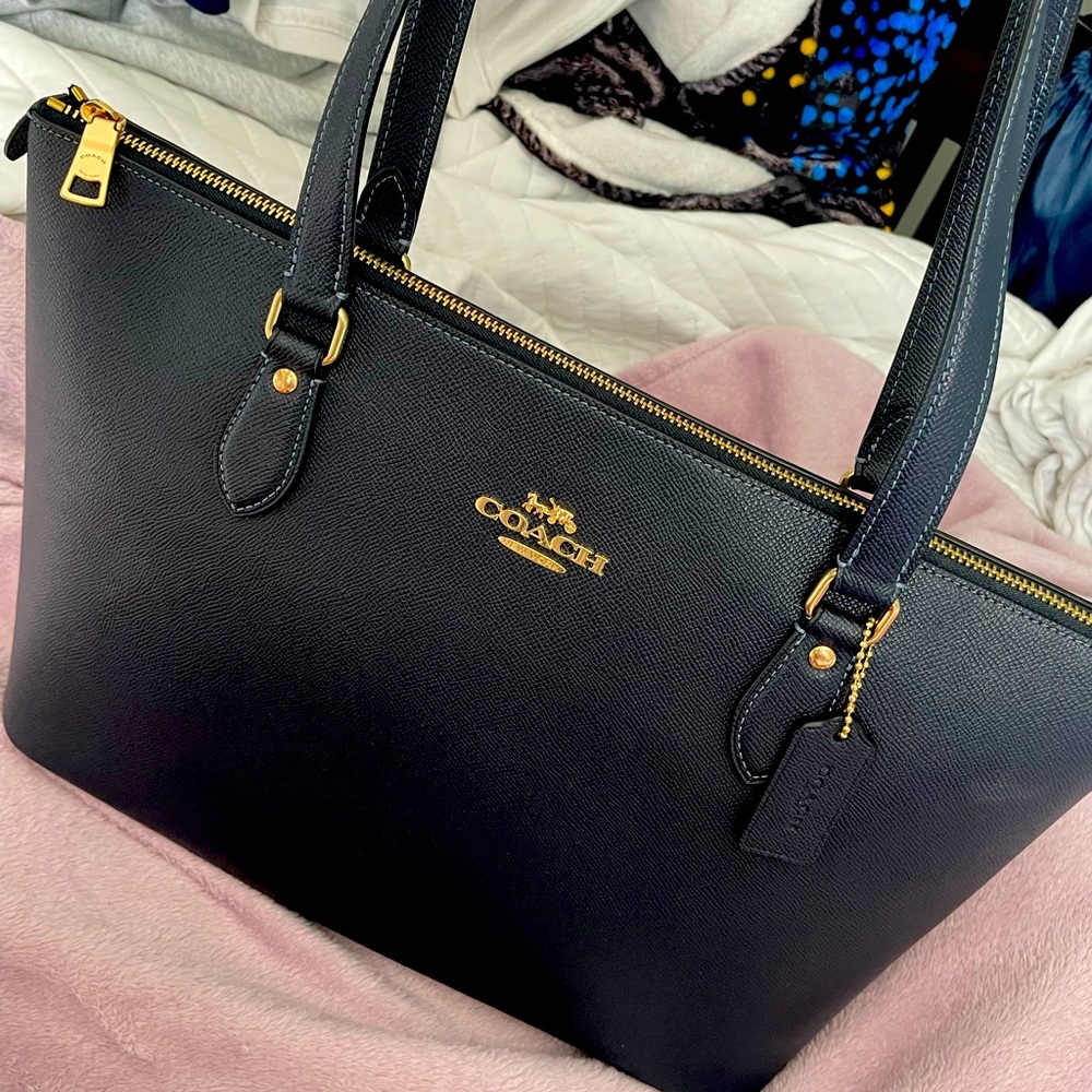 Coach Gallery Tote. CH 285
